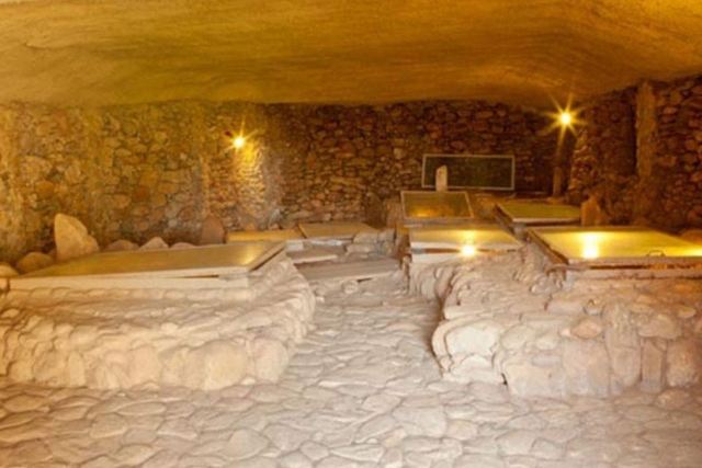 Marathon - Plataean Tumuli burial mound interior 